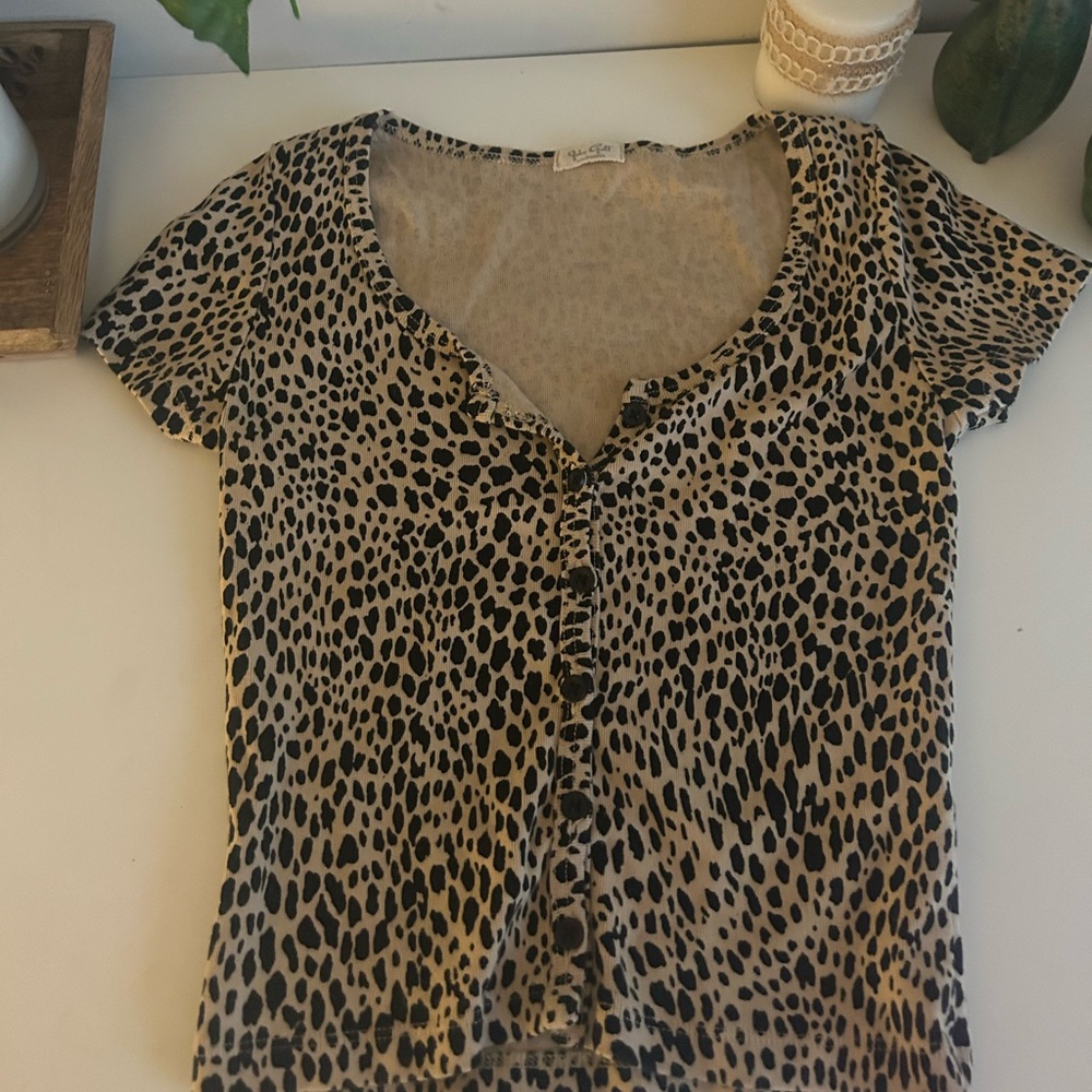 discontinued rare brandy melville cheetah zella top